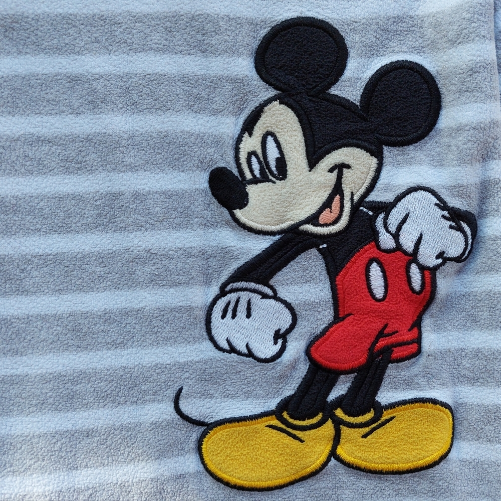 4 pairs Mickey pajamas 5t - Picture 9 of 16